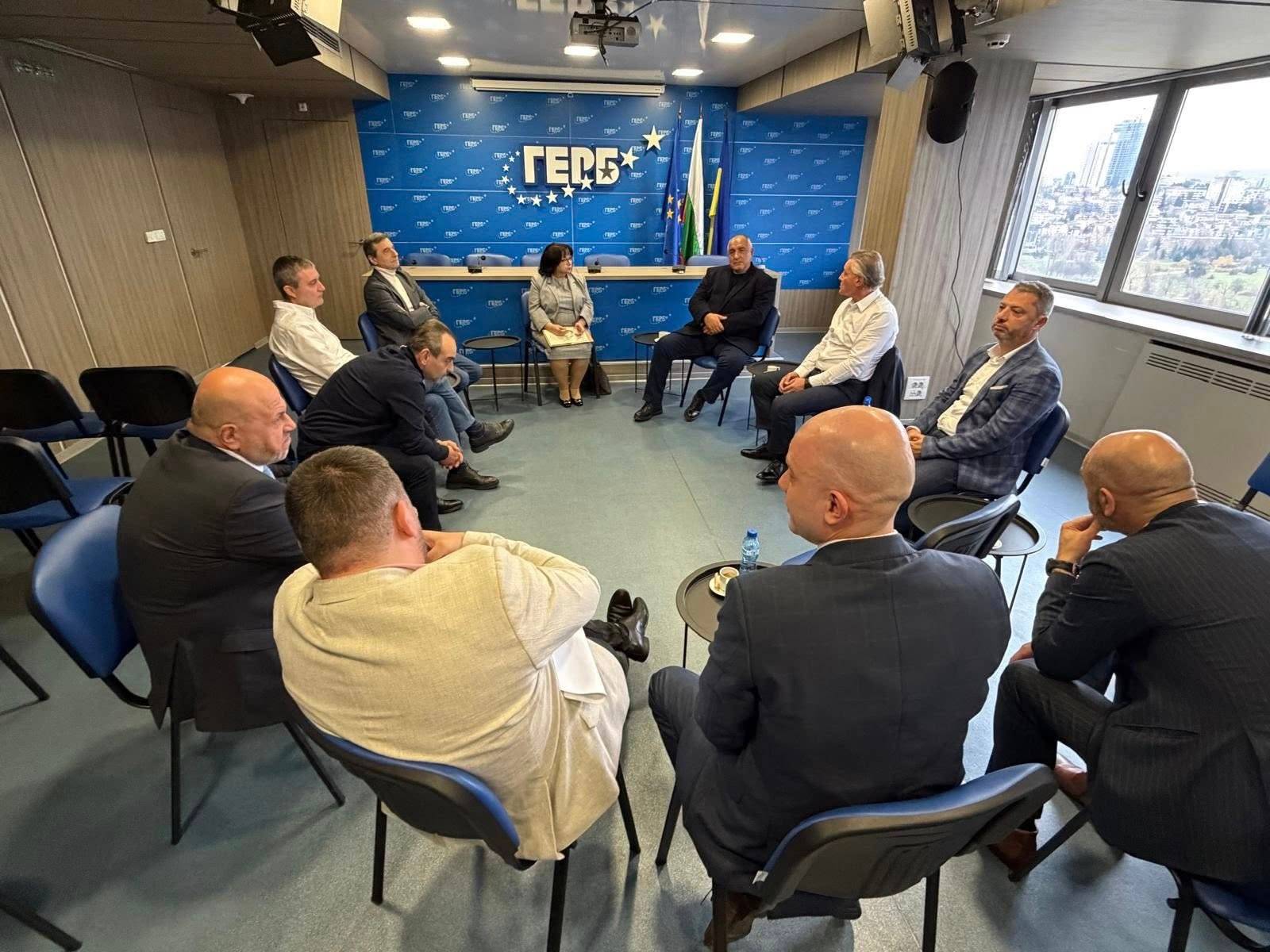  Среща с работодатели и синдикати 